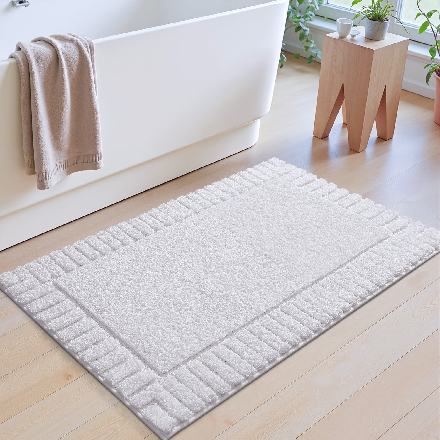 FRABE Bathroom Rugs Non Slip with Rubber Backing, Extra Soft Plush Microfiber Bath Rug Absorbent, Machine Washable Bath Mat Quick Dry for Tub, Shower, Hotel, White, 24"x43"