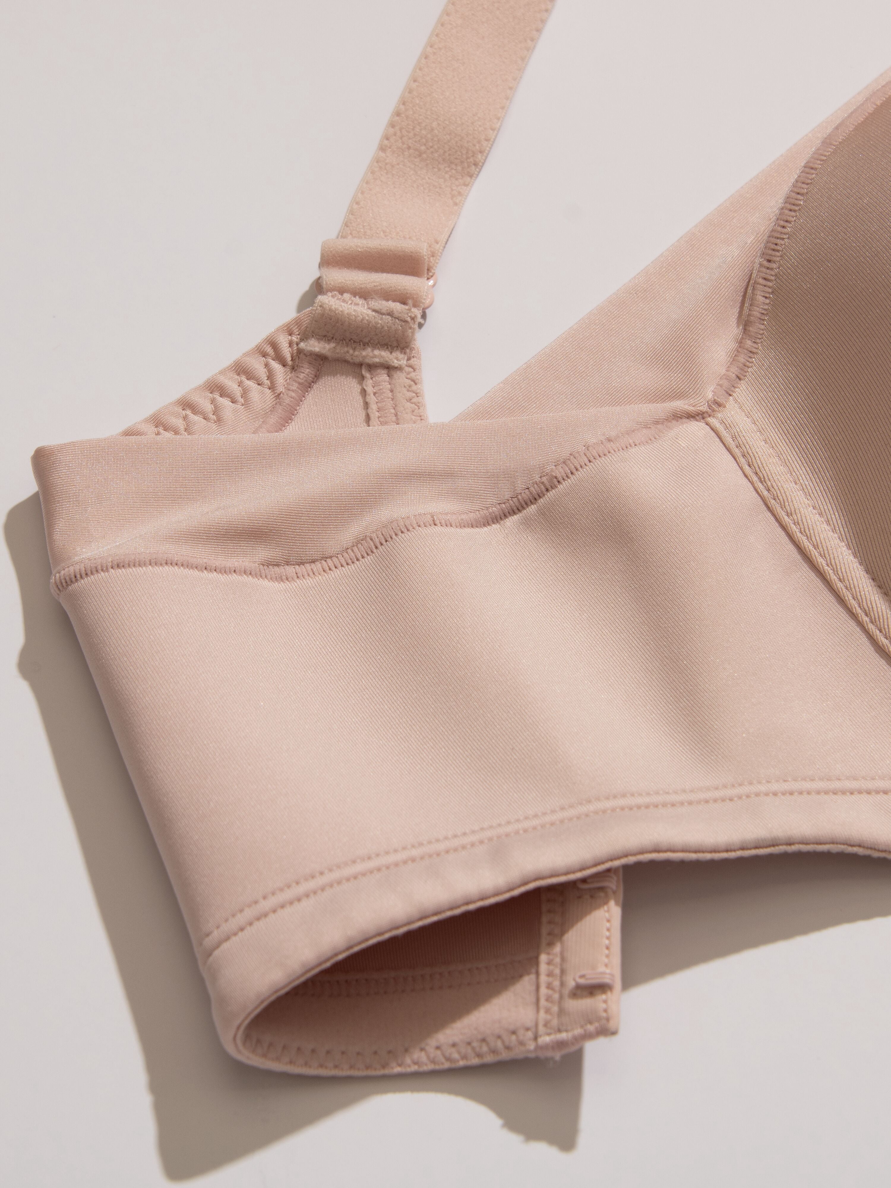 Vanity Fair Lingerie Women's Beauty Back Wireless Bra with Extended Side and Back Smoothing, Style 71267