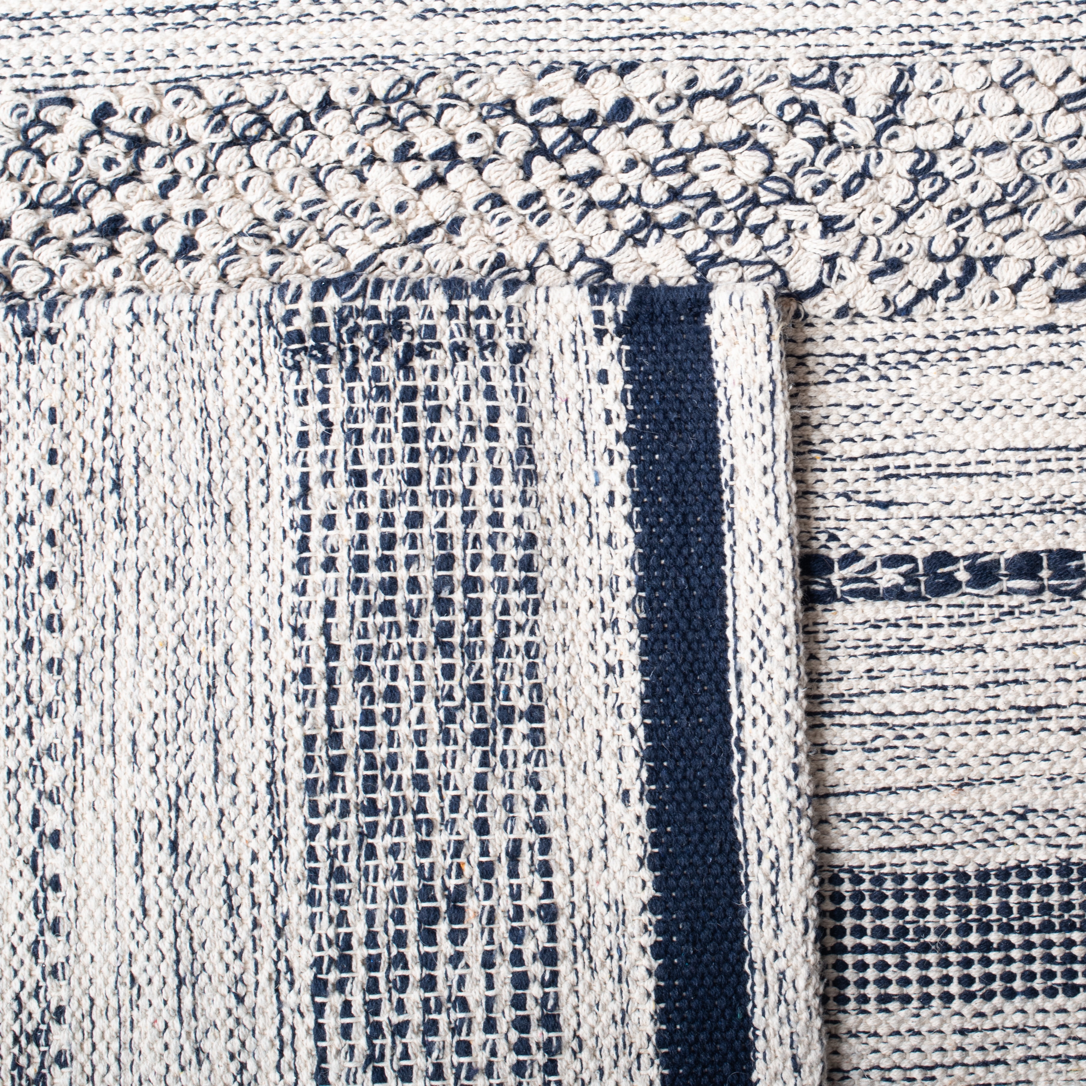 SAFAVIEH Striped Kilim Rada Striped Cotton Area Rug, Ivory/Navy, 6' x 9'