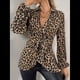thumbnail image 4 of Blusa con Estampado de Leopardo para Mujer, Larga, Cuello en V, Lazo Frontal, Solapa, Blusa Estampado de Leopardo XL, 4 of 9