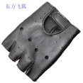 thumbnail image 1 of Guantes de cuero desechables con medio dedo y diseño de rayo punk para adultos y niños con remaches, 1 of 6