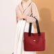 thumbnail image 3 of Bolso de nylon de gran capacidad | Diseño Inteligente de la Organización | Bolso tote impermeable | Se adapta a carpetas A4, llaves, lápiz labial | Bolso de hombro femenino | Asas anchas acolchadas, 3 of 4