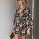 thumbnail image 3 of Vestido mini con escote en V y cinturón con estampado floral, vestido mini con escote en V y estampado floral, vestido mini con cinturón y dobladillo irregular con cinturón, funcionalidad inteligente, 3 of 7