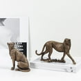 thumbnail image 3 of Escultura de resina decorativa, moderna pieza decorativa con forma de leopardo para el hogar. UN, 3 of 9