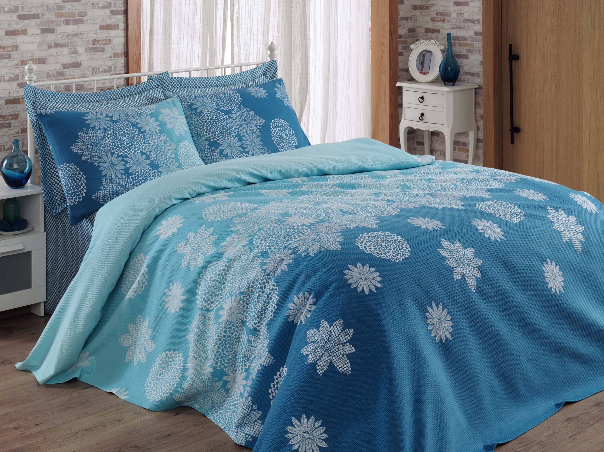 100 Cotton Blue King Size Coverlet