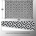 thumbnail image 4 of Alfombra reversible SAND MINE para exteriores, 6 x 9 pies, color blanco y negro, 4 of 7