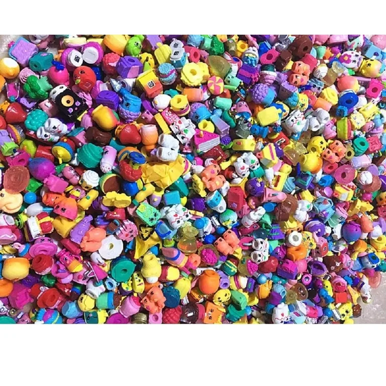 100-Piece Shopkins Mini Vinyl Doll Playset with Random Selection