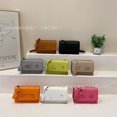thumbnail image 2 of Bolsos pequeños para mujer 2025, nuevo estilo, bolsos de moda para mujer, bolsos bandolera con cadena y letras, bolsos cuadrados pequeños, 2 of 5