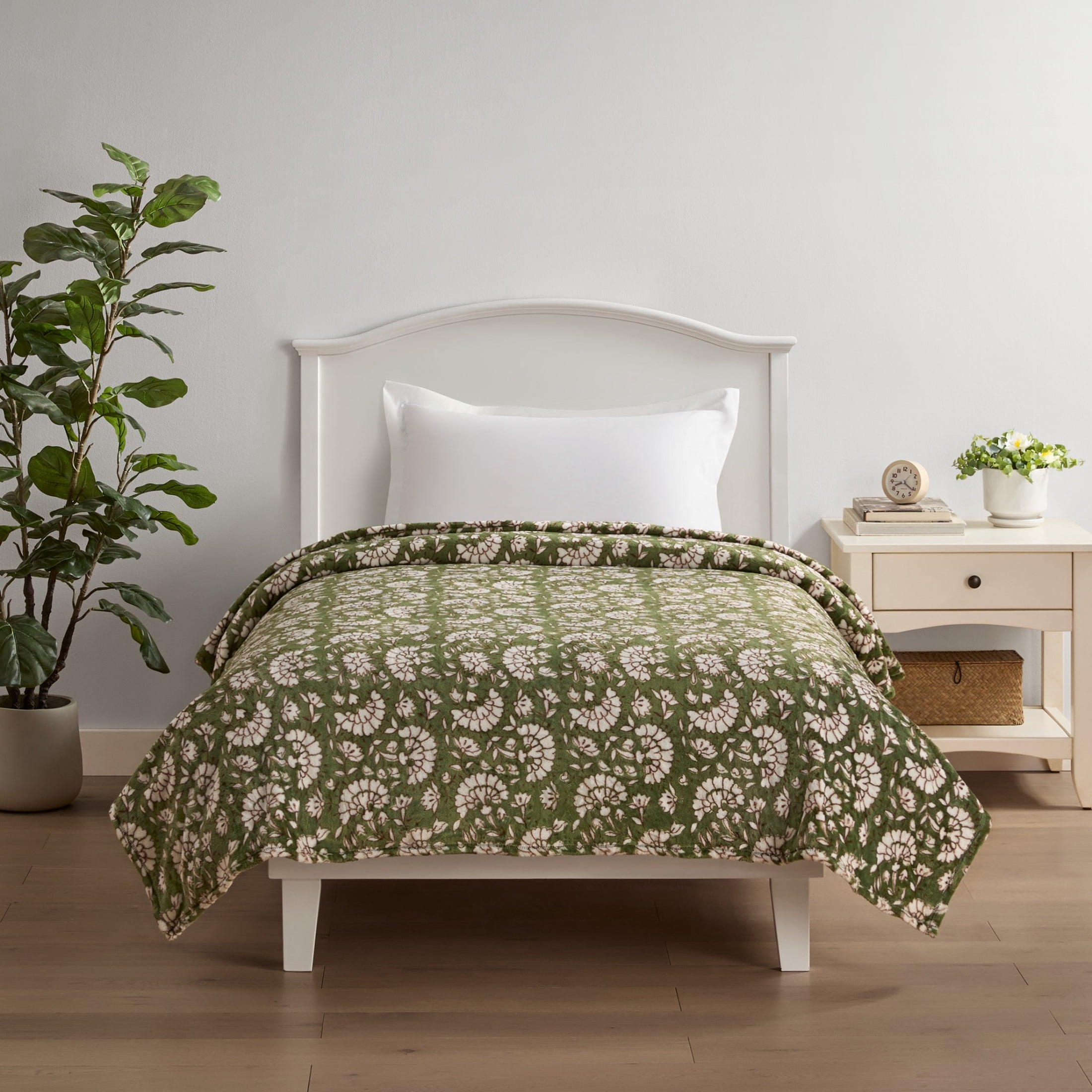Mainstays Velvet Plush Bed Blanket, Green Floral, Twin Size