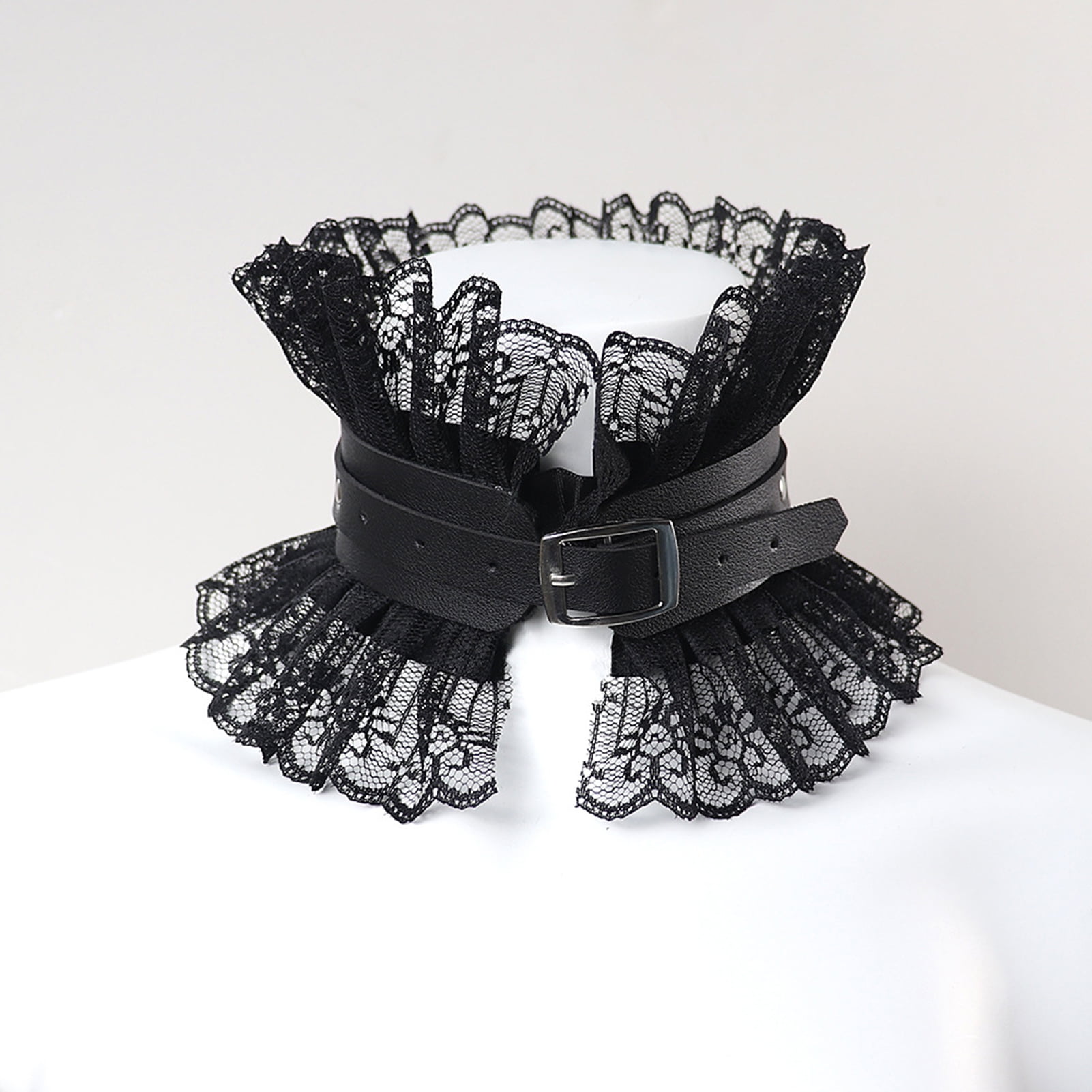 Kercisbeauty Black Lace Choker Gothic Necklace with Crystal for Women and  Girls Halloween Party Custume Vintage Thick Choker