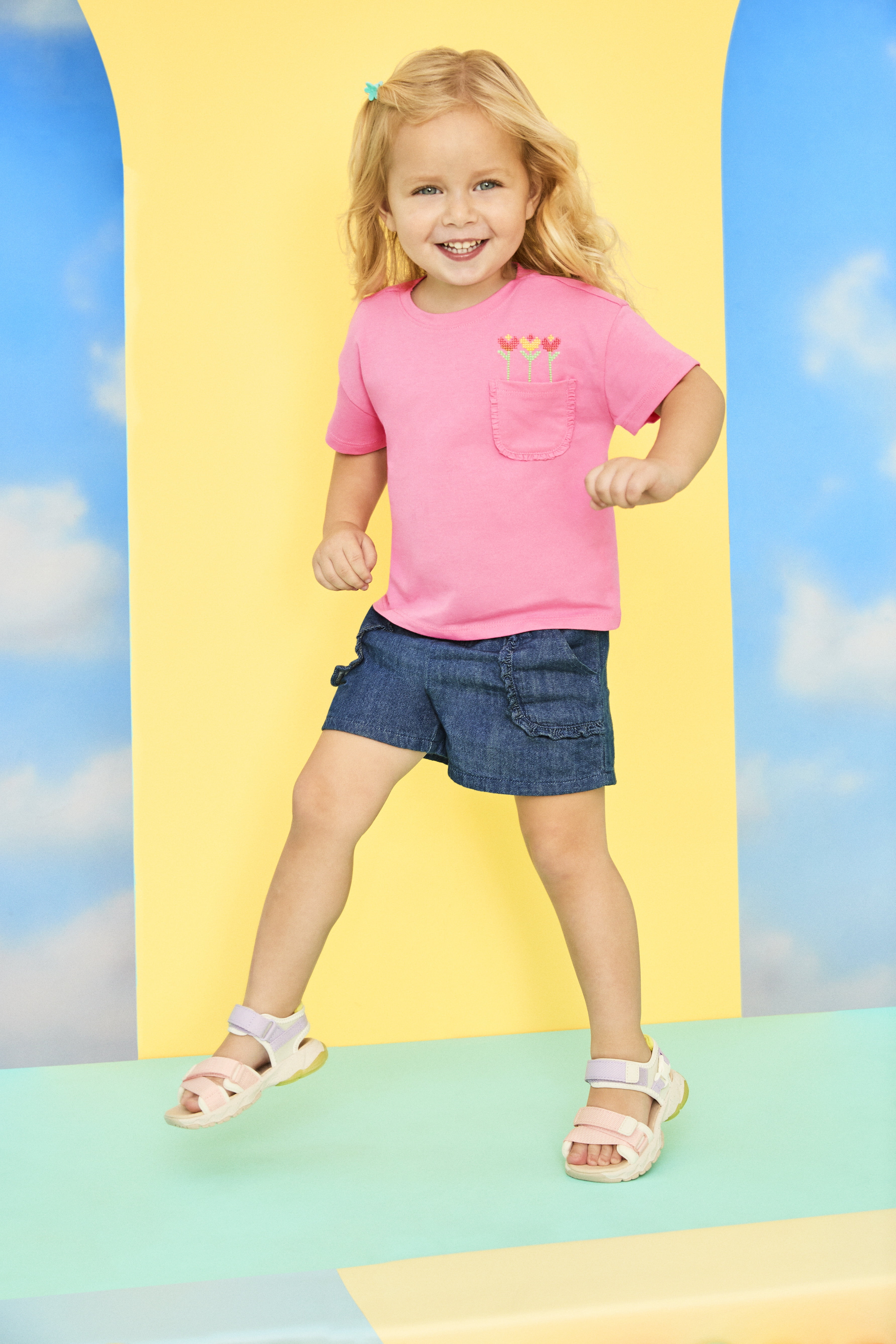 Garanimals Toddler Girl Short Sleeve T-Shirt with Ruffle Pocket, Sizes 18M-5T