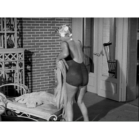 Elizabeth Montgomery - Bewitched Scene Six Photo Print (10 x 8)