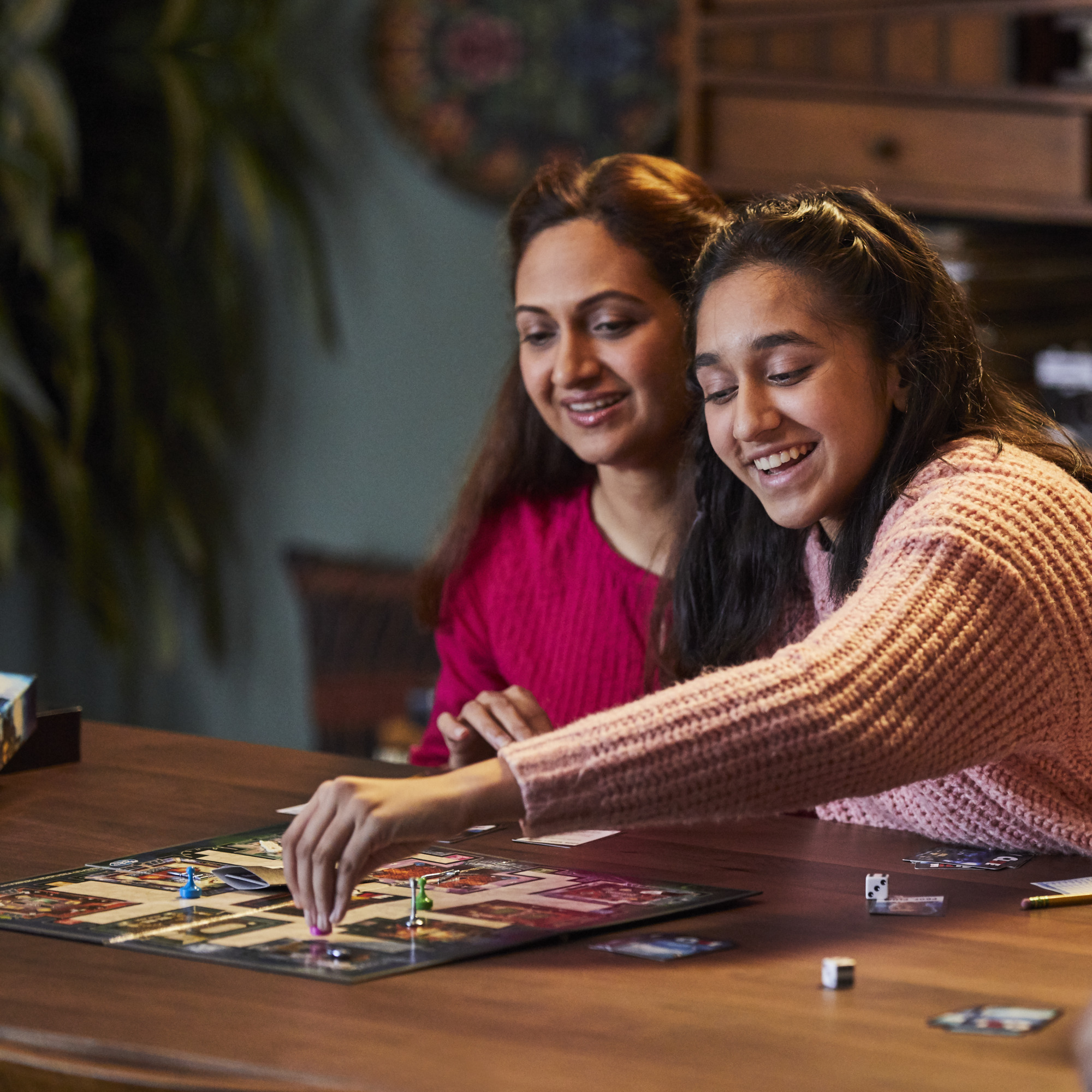 Clue Juego de mesa, juego de misterio para niños desde 8 años, juegos familiares para 2-6 jugadores (Exclusivo Walmart) 5