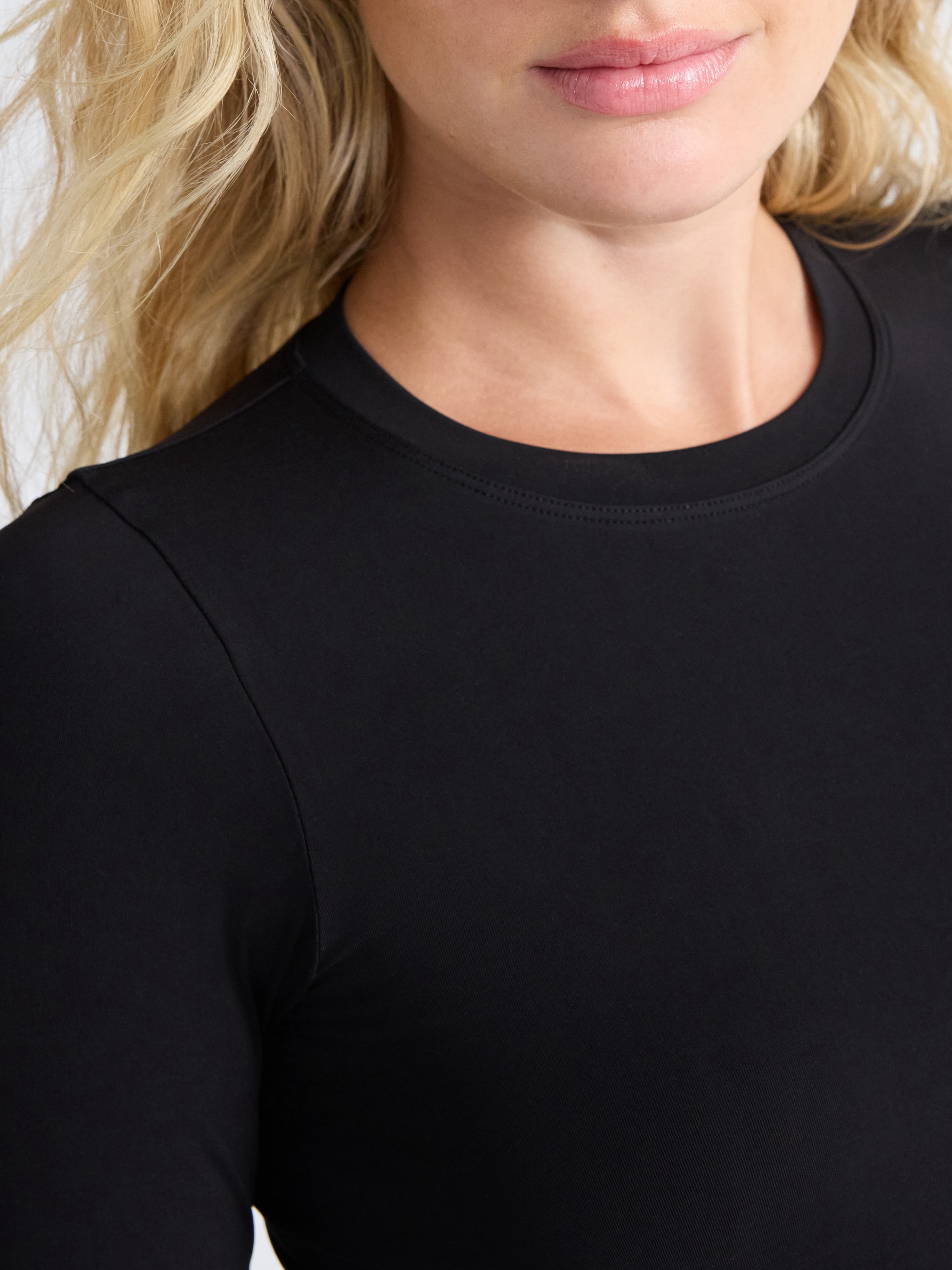 Joyspun Women’s Everyday Seamless Shirt with Long Sleeves, Sizes XS-XXXL