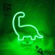 thumbnail image 5 of Luz de noche LED de neón con forma de dinosaurio verde, funciona con USB y pilas, con pedestal. Ilumina tu fiesta de cumpleaños, habitación infantil, club, dormitorio o bar (Dinosaurio)., 5 of 5