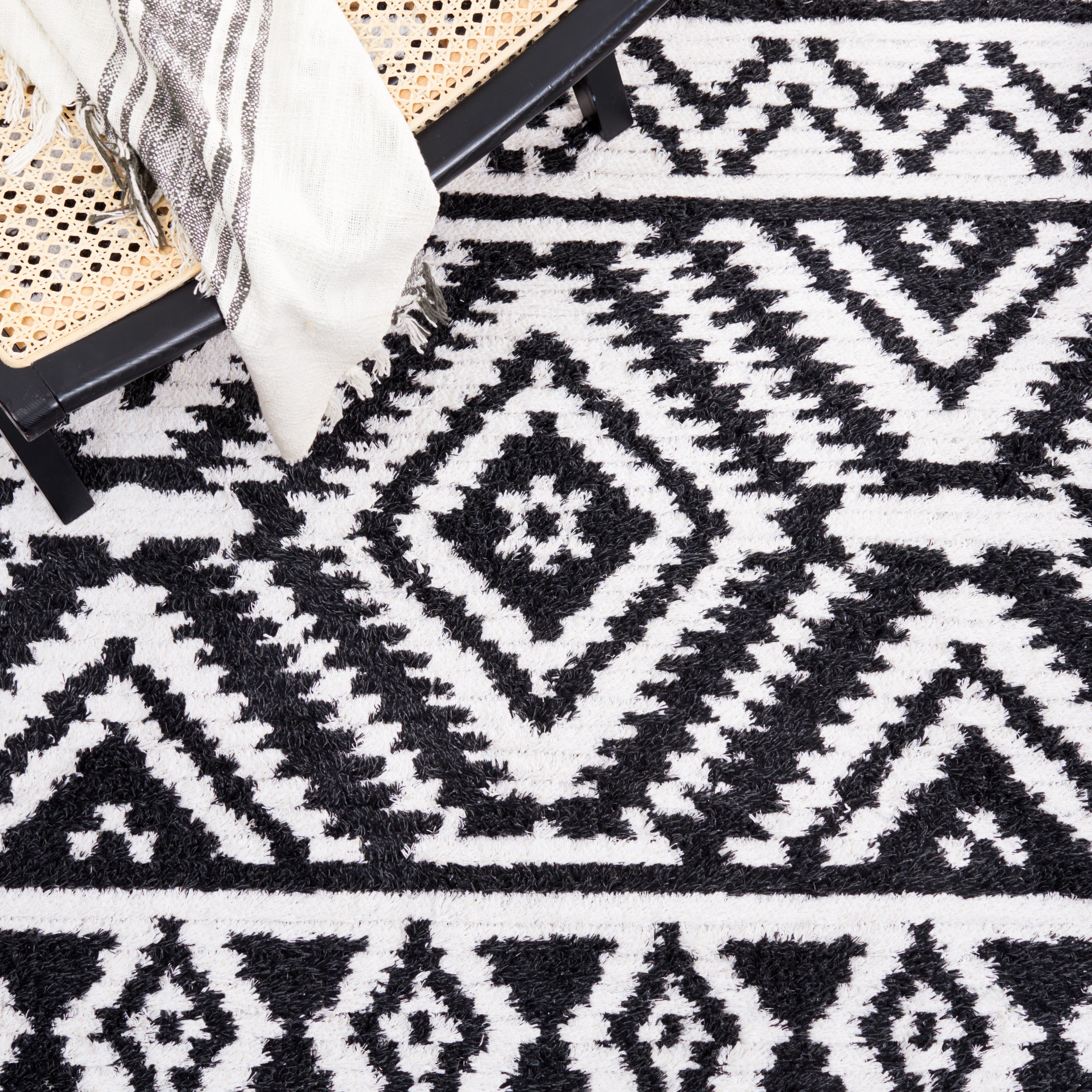 SAFAVIEH Augustine Emmett Geometric Area Rug, Black/Ivory, 6'4" x 6'4" Square