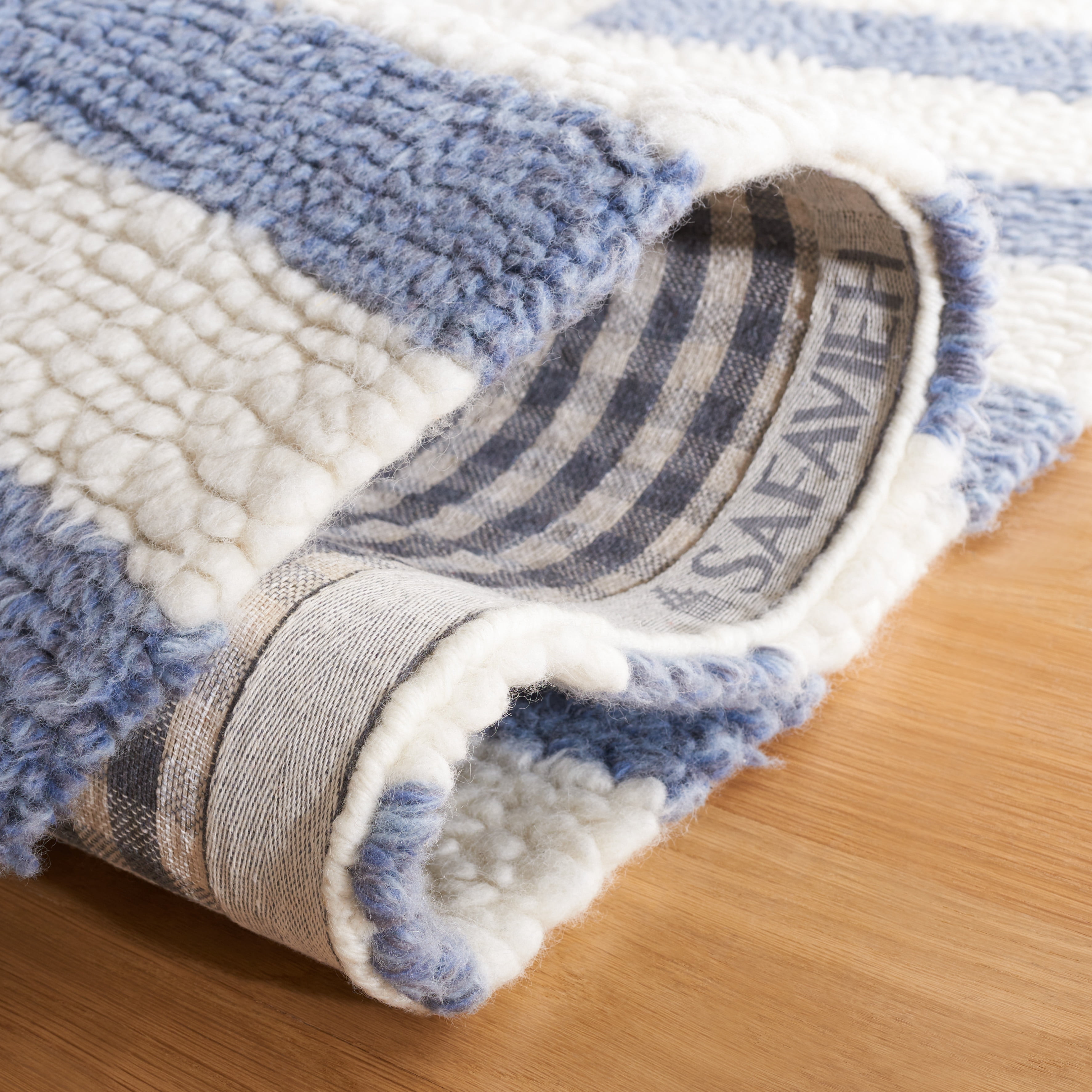 SAFAVIEH Vermont Yasmin Plaid Area Rug, Ivory/Blue, 6' x 6' Square