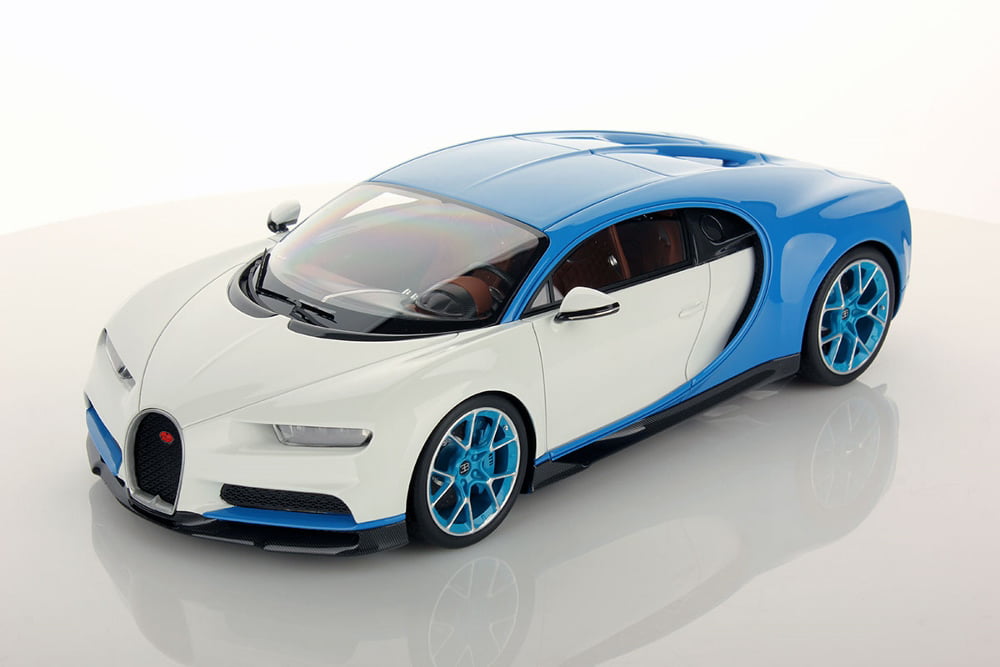 Bugatti Chiron in 1:18 scale Metallic Blue and Light Blue, the collectible  replica for car enthusiasts – bburago-shop
