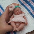 thumbnail image 2 of Minimuñeca Reborn MYREBABY Ellie de silicona para niña, 4,5 cm, 2 of 3