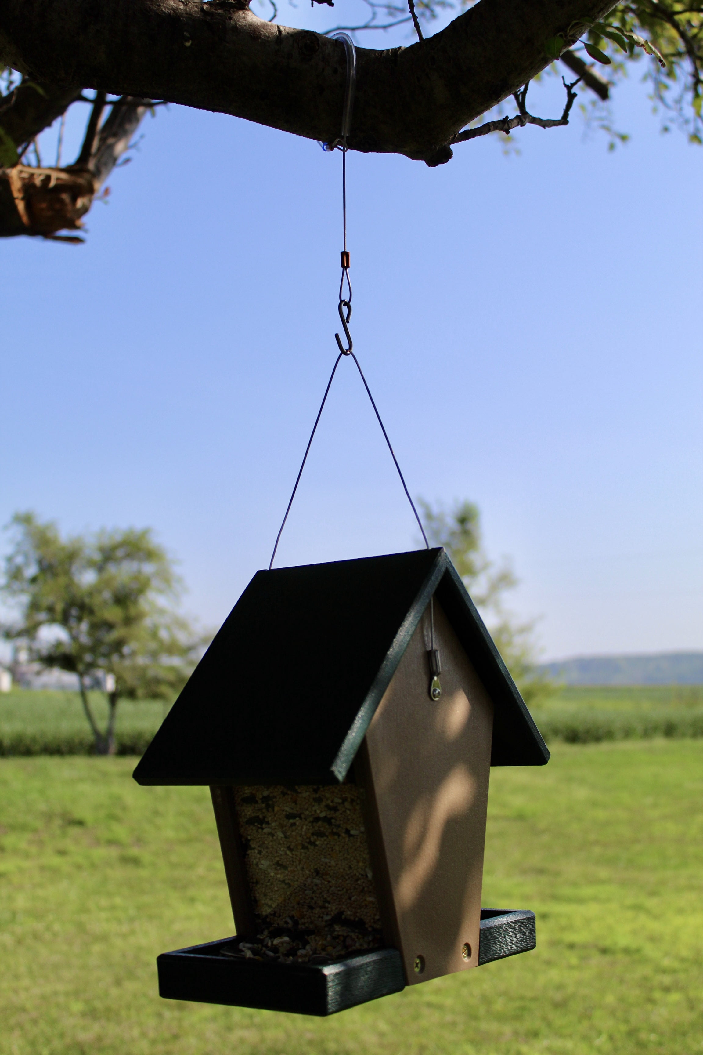 Songbird Essentials Hopper Feeder Recycled Plastic Wild Bird Feeder for Bird Seed, 6 Cup Capacity
