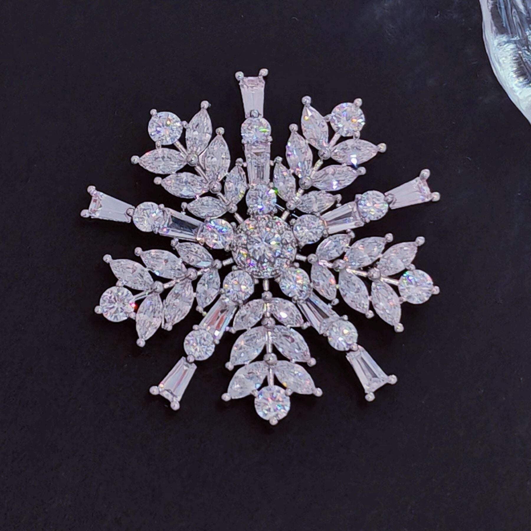 Twinkle North Star Crystal Rhinestone Brooch - Clear Silver Holiday Pin - Unbranded