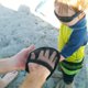 thumbnail image 3 of Minnieouse Sand Off - Herramienta divertida para jugar al aire libre Play Beach Sand Sand Off guantes y mitones, 3 of 6