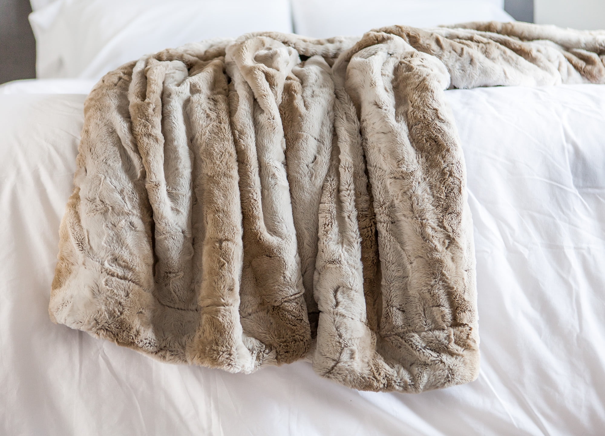 Chanasya Faux Fur Throw BlanketSuper Soft Fuzzy 50" x 65 " Chocklate 
