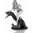 thumbnail image 1 of Femme de Dynamite Sheena Reine de la Jungle (Noir & Blanc) Statue en Résine de 10 Pouces, 1 of 3