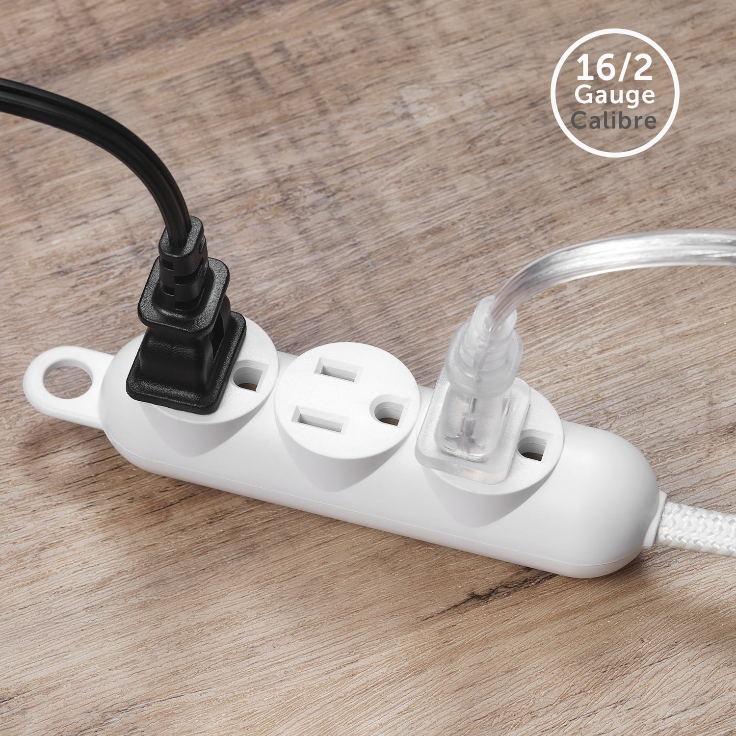 Rallonge électrique en tissu blanc de 3,7 m (12 pi) et de calibre 16/3 à 3 prises avec fiche coudée et crochet intégré de Globe Electric