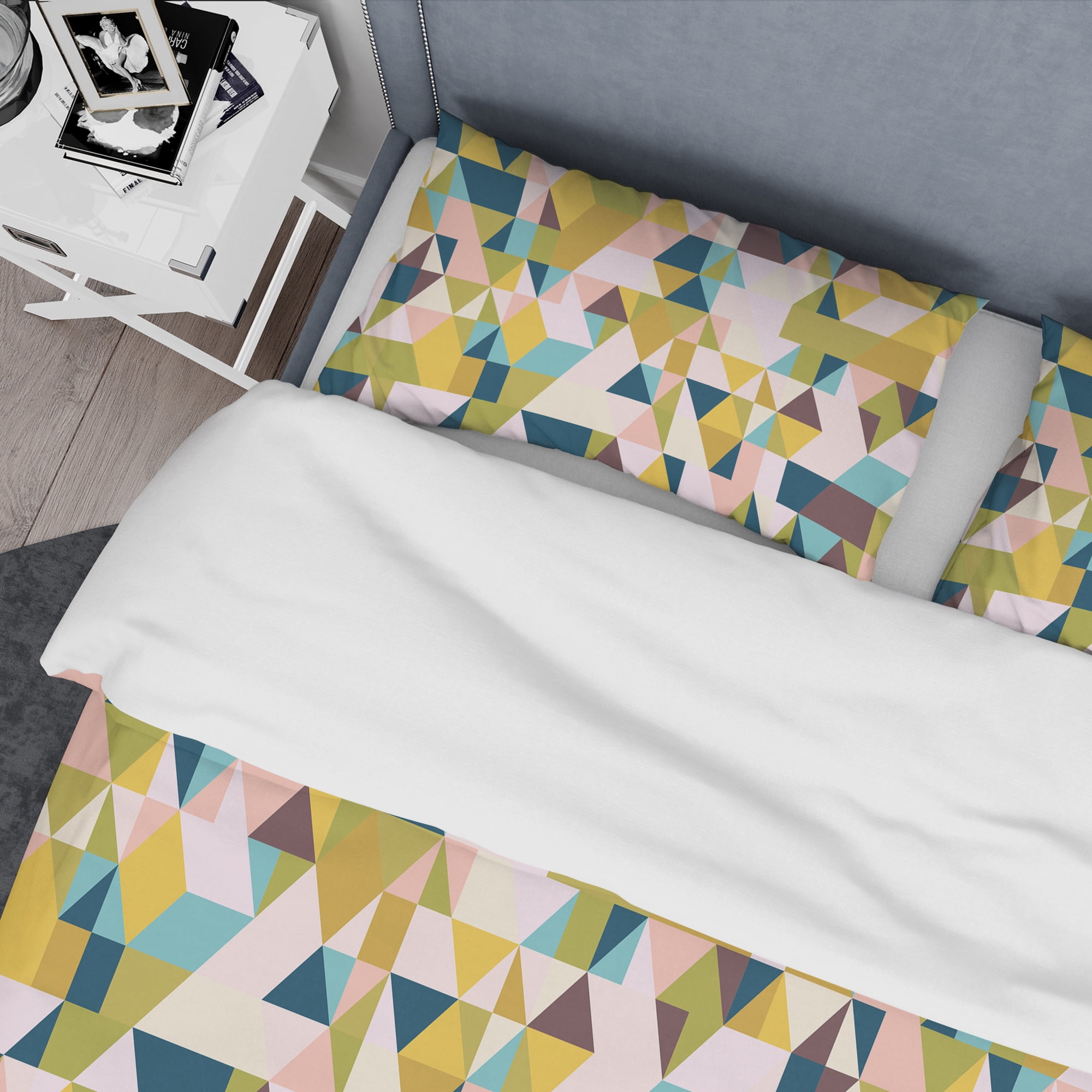 Designart 'Triangular Retro Design I' Mid-Century Modern Duvet Cover Set
