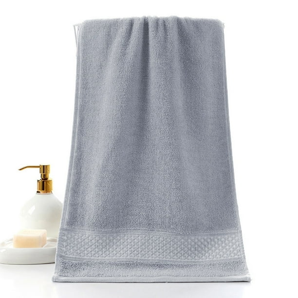 Toalla de algodón suave: gruesa, absorbente y delicada para rostro y cuerpo. Un elemento esencial y versátil para el baño.
