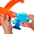 thumbnail image 2 of Set de atletismo para coches de juguete Hot Wheels Deluxe con amplificador motorizado, 2 of 6
