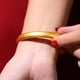 thumbnail image 2 of Brazalete Gold Placer Solid para mujer, 60 mm de diámetro, 2 of 2
