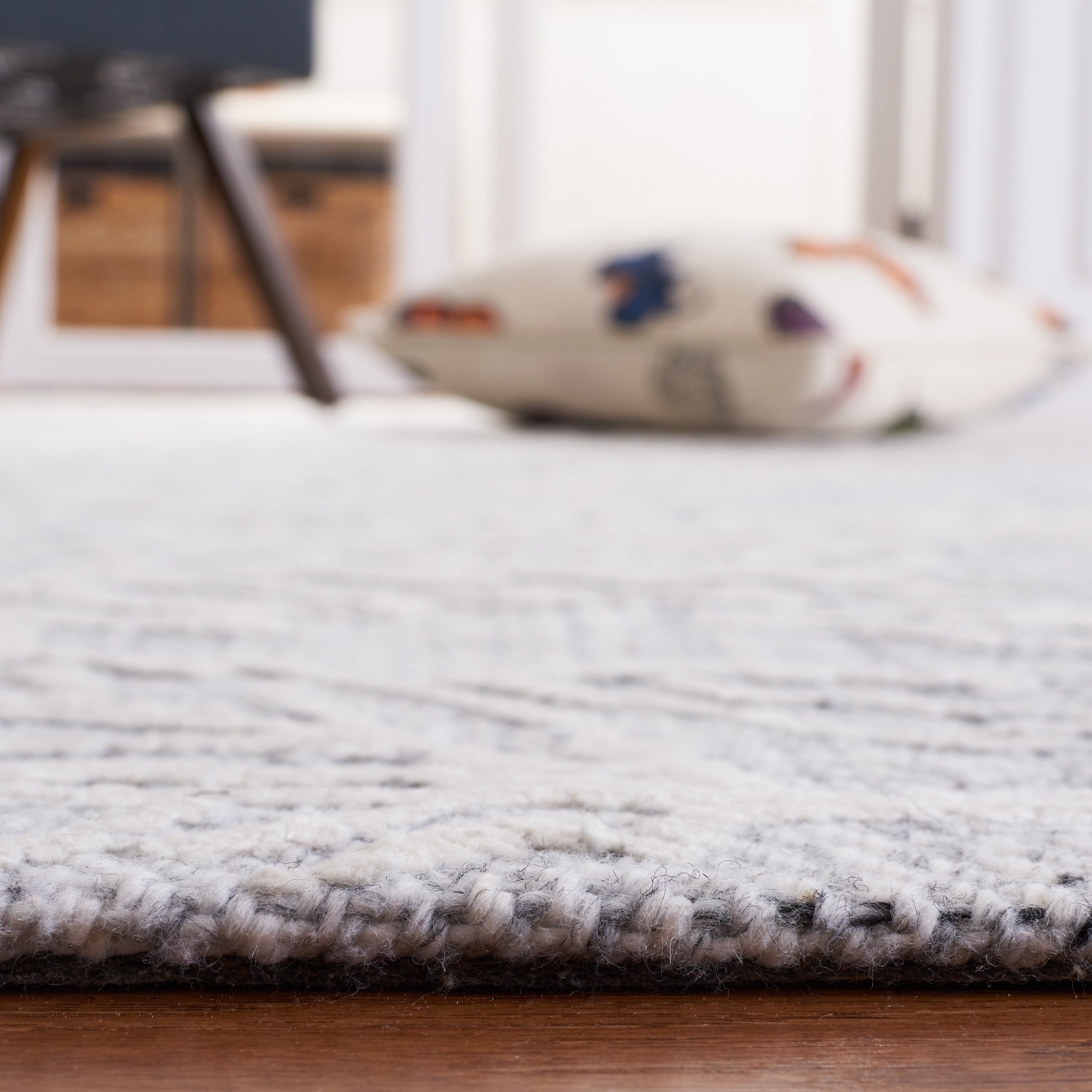 SAFAVIEH Marbella Lasya Leaves Area Rug, Grey/Ivory, 6' x 6' Square