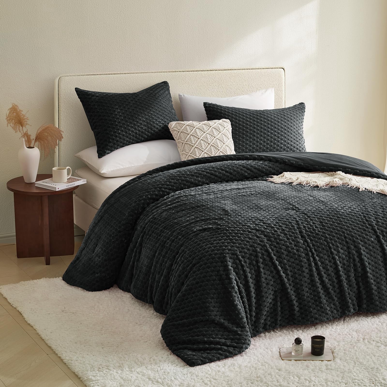 Petrichor Cozy Flannel Comforter Set, Warm and Soft Twin Size Quilt for Winter, 3 Piece Bedding Set with 2 Pillowcases, Black