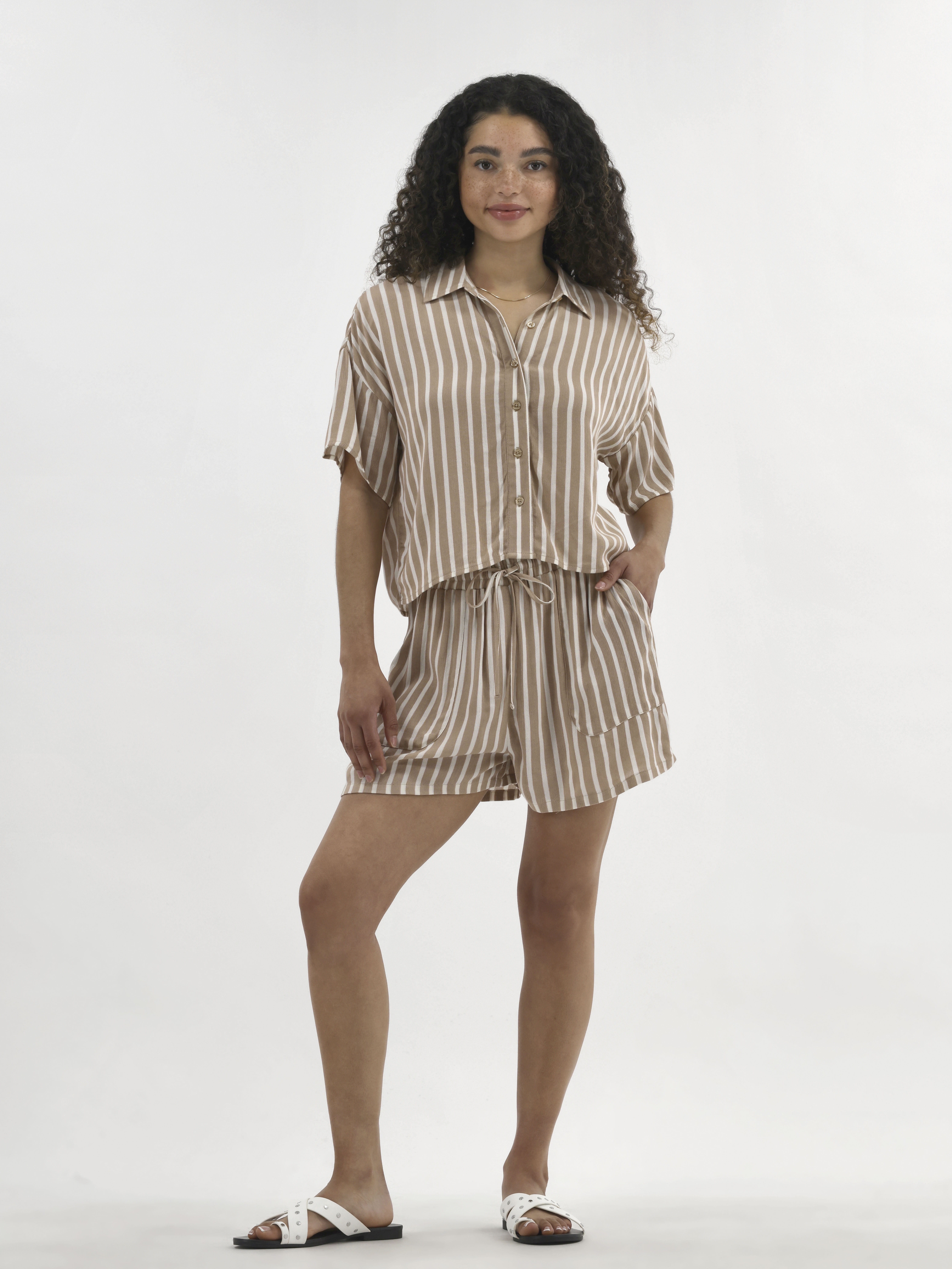 No Boundaries Woven Button Front Top and Shorts Set, 2-Piece, Women's
