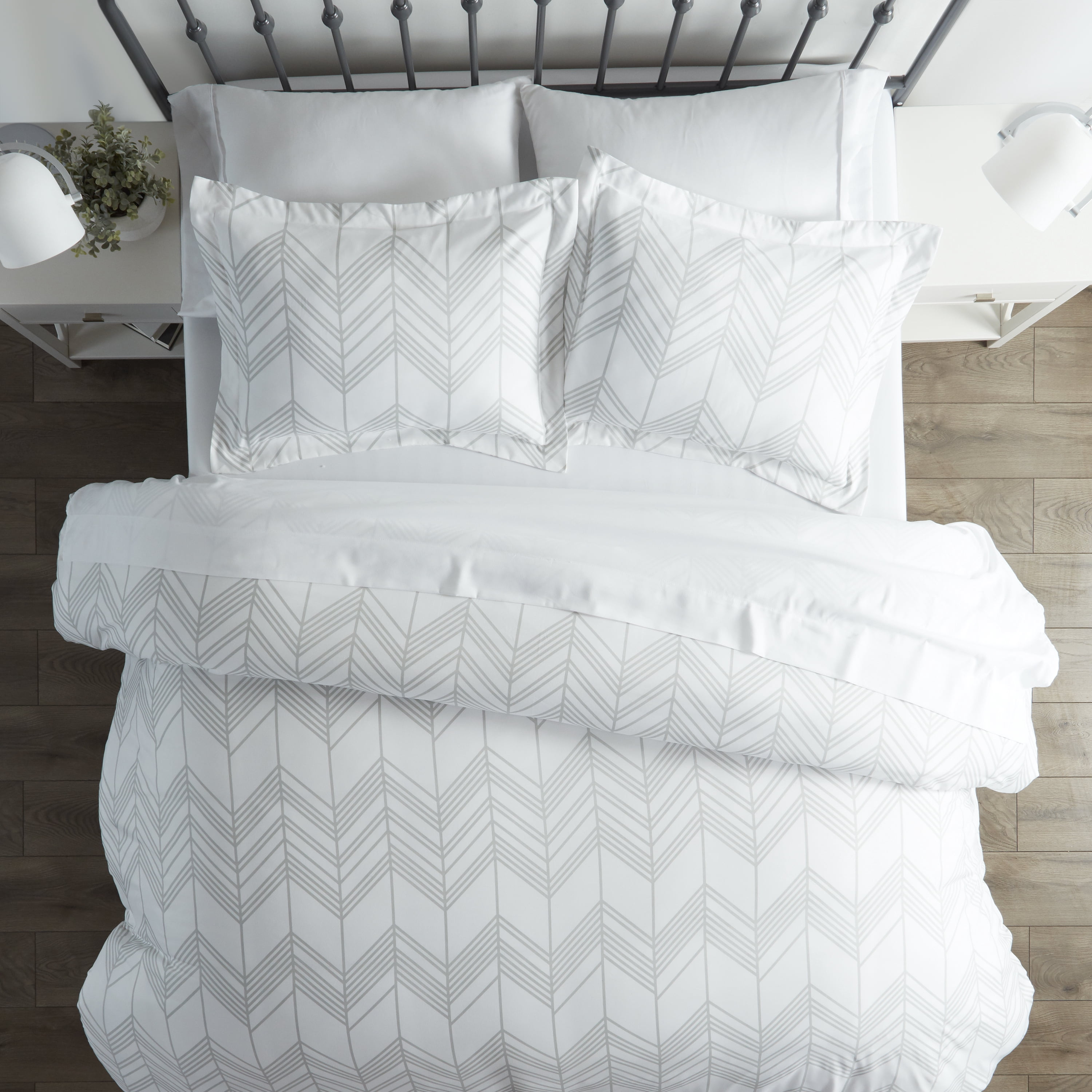 Noble Linens Light Gray Alps Chevron Pattern 3-Piece Duvet Cover Set, Full/Queen