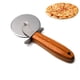 thumbnail image 1 of Cortador de pizza de acero inoxidable con rueda y mango de madera antideslizante., 1 of 8