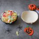 thumbnail image 5 of Par de platos de plástico para dulces blancos y negros para decoraciones y adornos de Halloween., 5 of 5