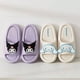 thumbnail image 4 of Pantuflas familiares Kawaii lindas y suaves como nubes en las puertas deslizantes Kuromi Cinnamoroll Melody Pochacco zapatos dulces para niños EVA, 4 of 6