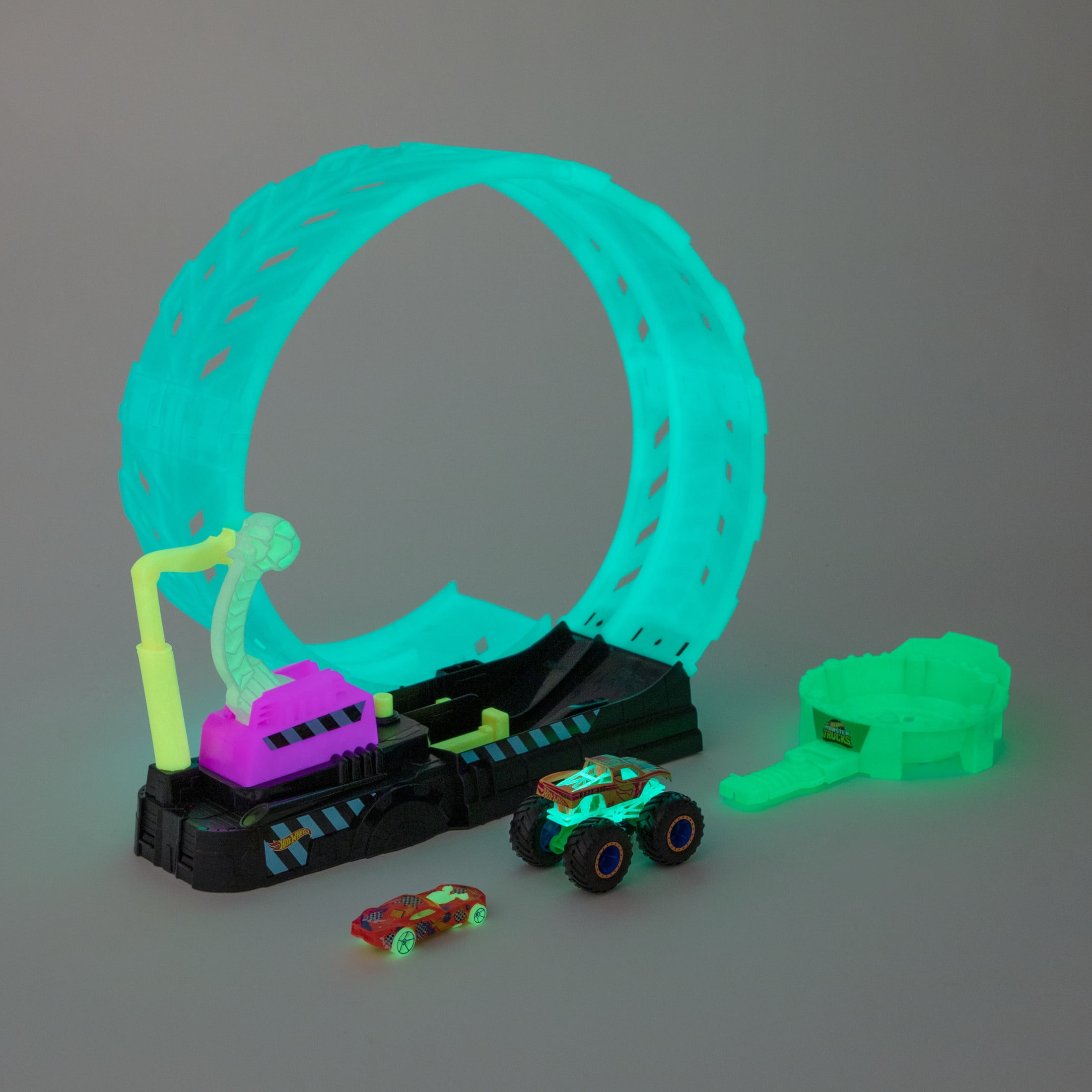 Hot Wheels Monster Trucks Glow-In-The Dark Epic Loop Challenge Playset