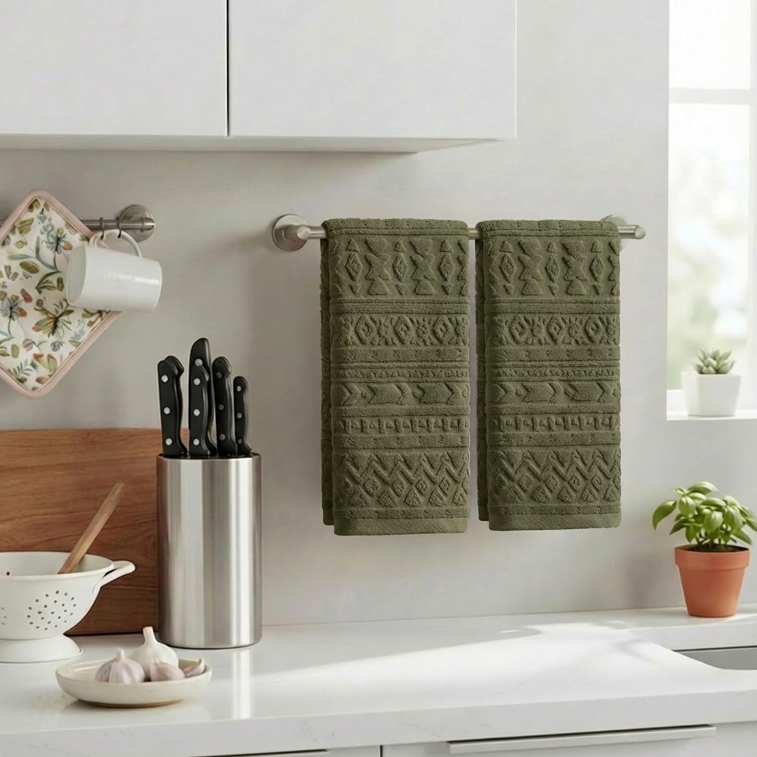 JJEAN-2 Pcs Olive Green 3D Geometric Design Jacquard Hand Towels for Bathroom, Cotton Soft Absorbent Bathroom Decor Towels, 13.7 x 29.5 Inch