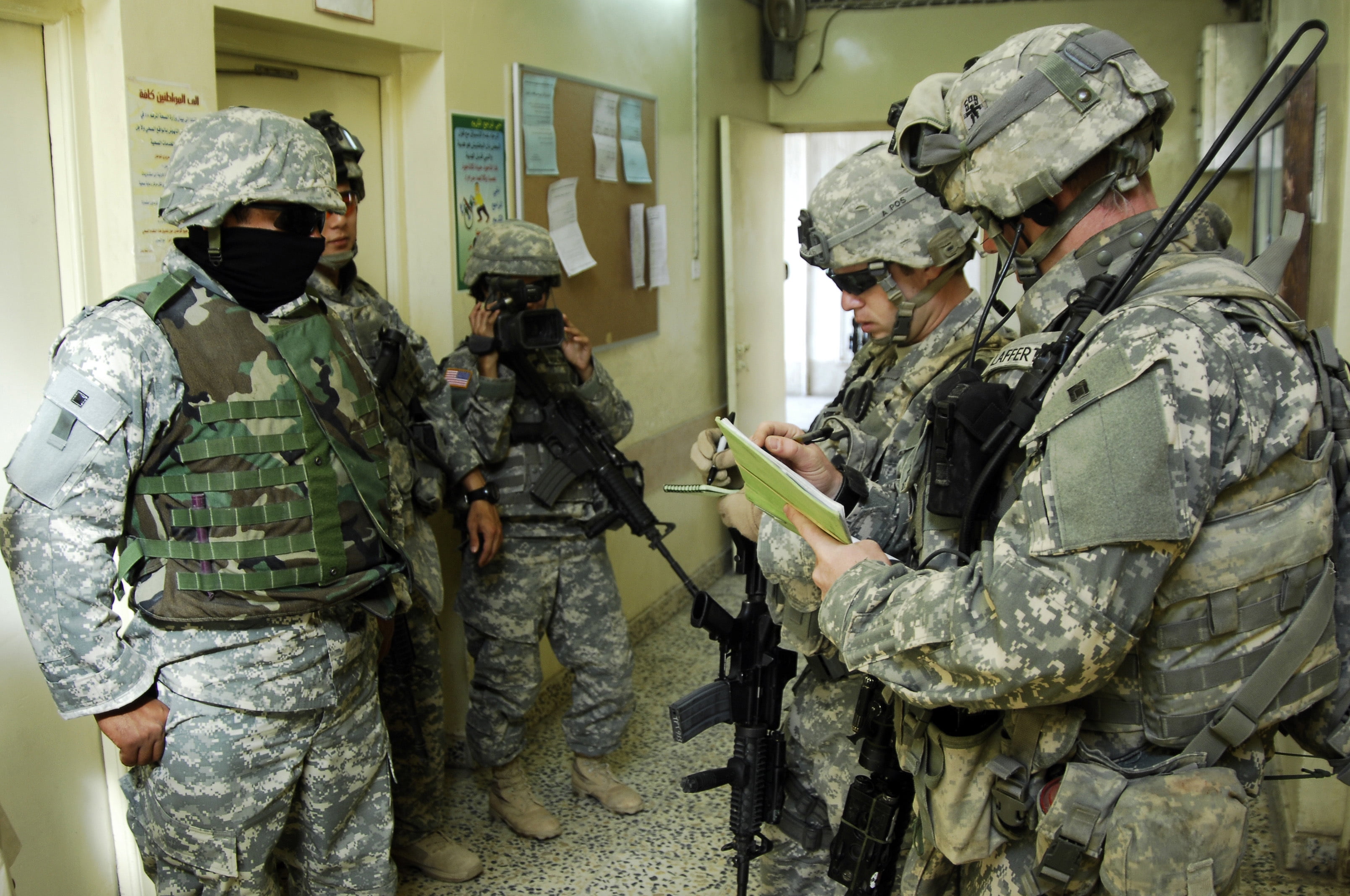 LAMINATED POSTER U S Army Soldiers Take Notes During A Medical