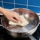 thumbnail image 5 of Paquete de 2 paños de limpieza de microfibra gruesos para platos de cocina, toallas de cocina, estropajos reutilizables altamente absorbentes para platos, encimeras, coches, vidrios, muebles, paños de, 5 of 6