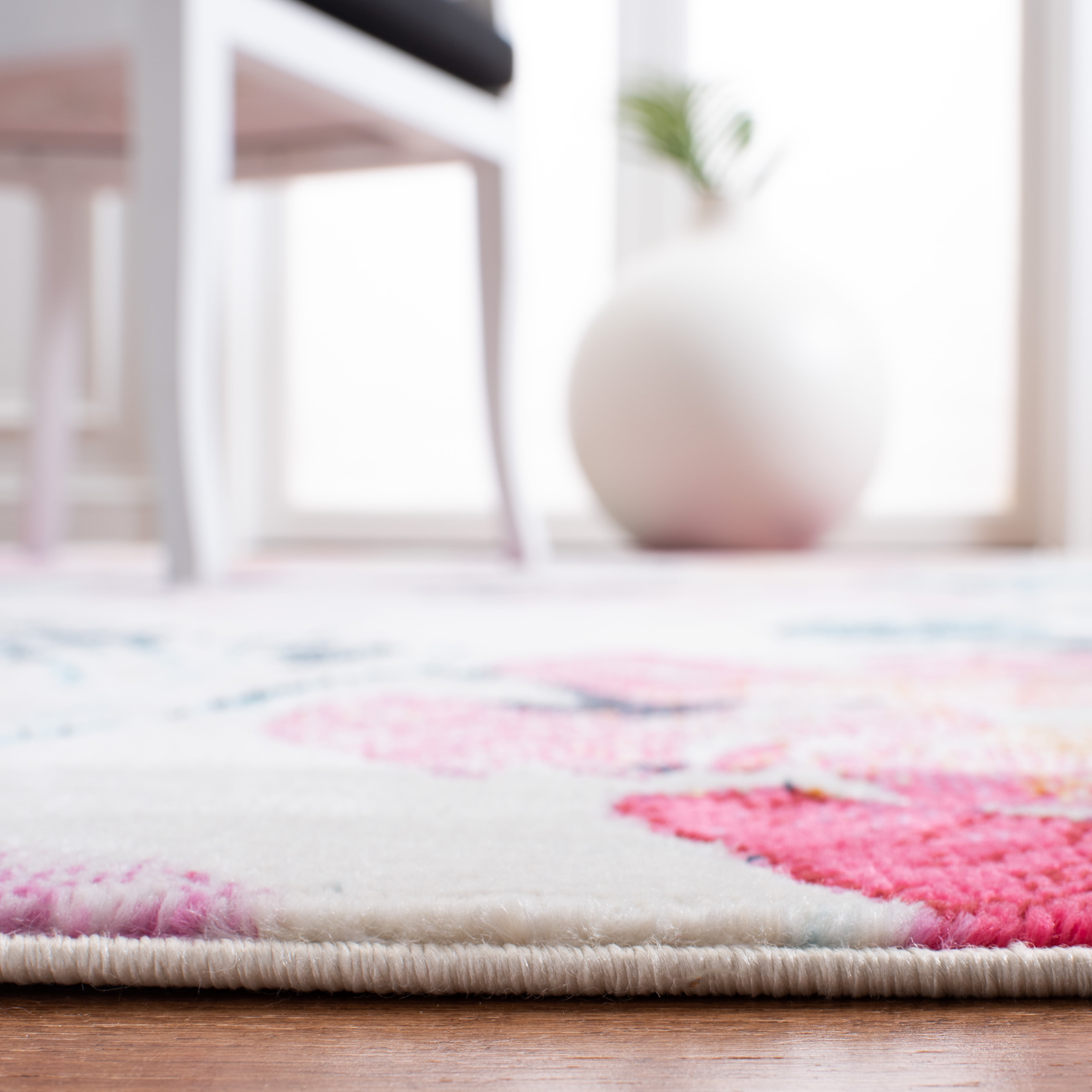 SAFAVIEH Lillian Agatha Floral Area Rug, Ivory/Rose, 6'7" x 9'10"