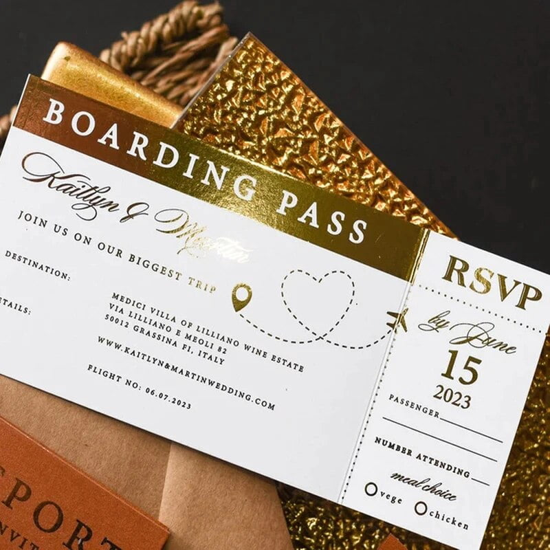 Tarjeta De Regalo Sorpresa Para Viaje, Con Diseño De Pasaporte Dorado, Rasca Y Revela. Anuncio Festivo Para San Valentín, Aniversario O Cumpleaños. - España