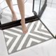 thumbnail image 5 of Alfombrilla de baño antideslizante, alfombrilla de ducha de microfibra suave, absorbente de agua, lavable a máquina, 50 x 80 cm, gris claro, 5 of 5