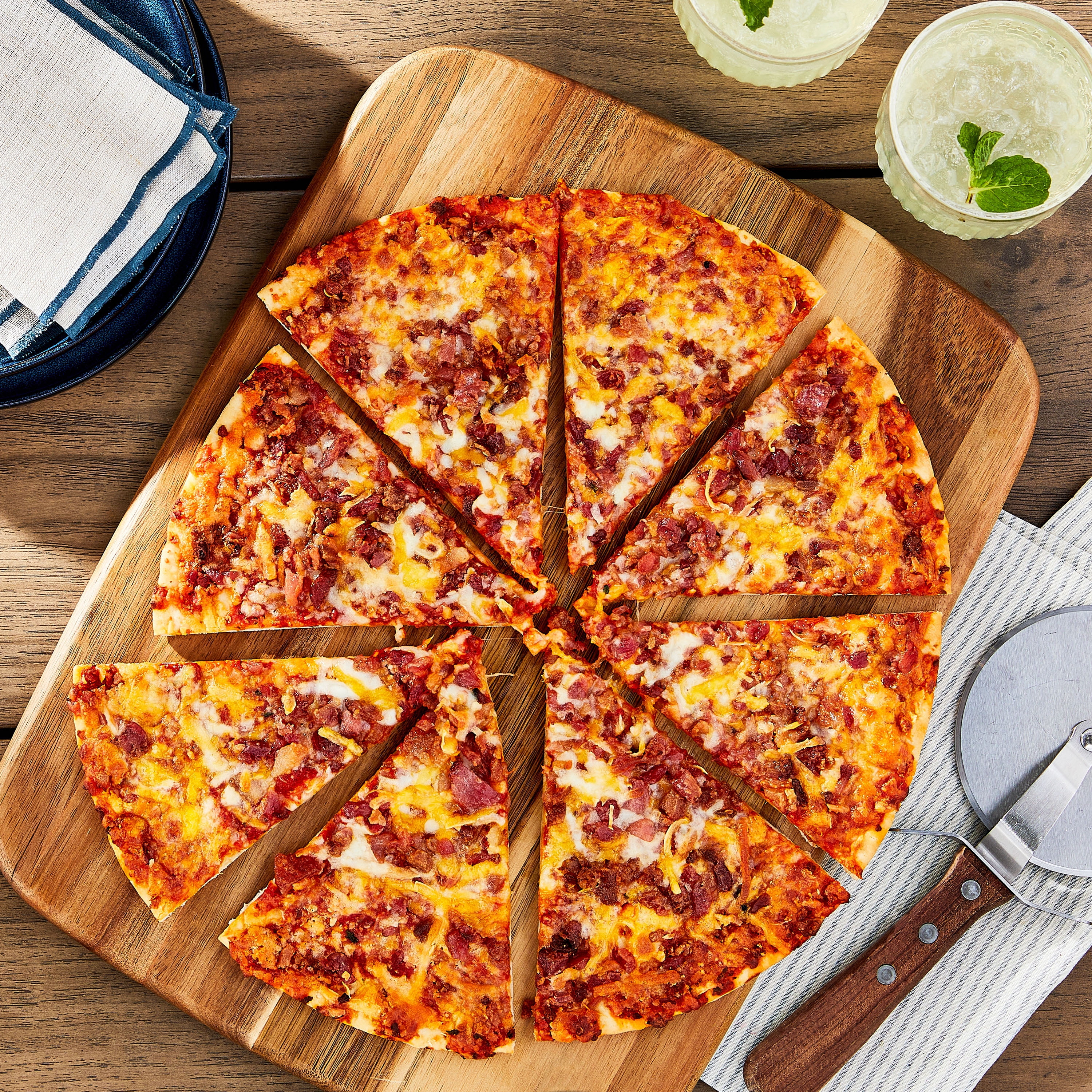 Marketside Supreme Pizza, Traditional Crust, Medium, 27.1 oz (Fresh)
