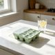 thumbnail image 4 of Bandeja plegable de silicona para cubitos de hielo con tapa, 9 compartimentos, bandeja de fácil liberación para congelador, molde de hielo apilable de silicona para whisky y cócteles, máquina de, 4 of 6