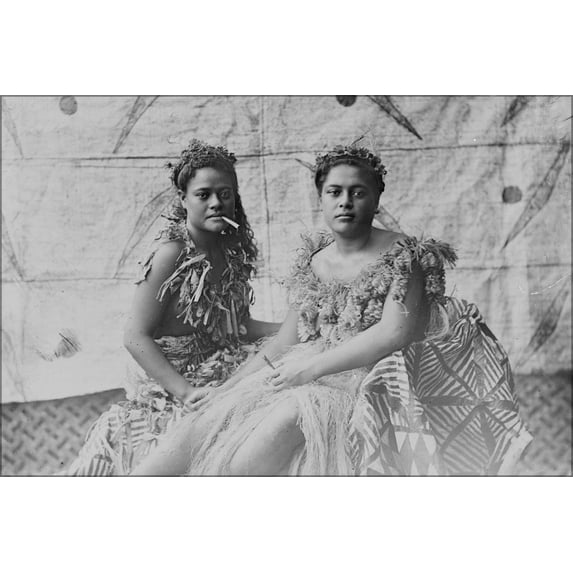 24"x36" Gallery Poster, Samoan women in traditional dress, ca 1910s